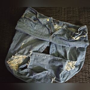 Jusy Blue distressed jeans